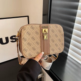 کیف دوشی زنانه وارداتی GUESS کد 946