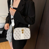 کیف دوشی زنانه وارداتی GUESS کد 946