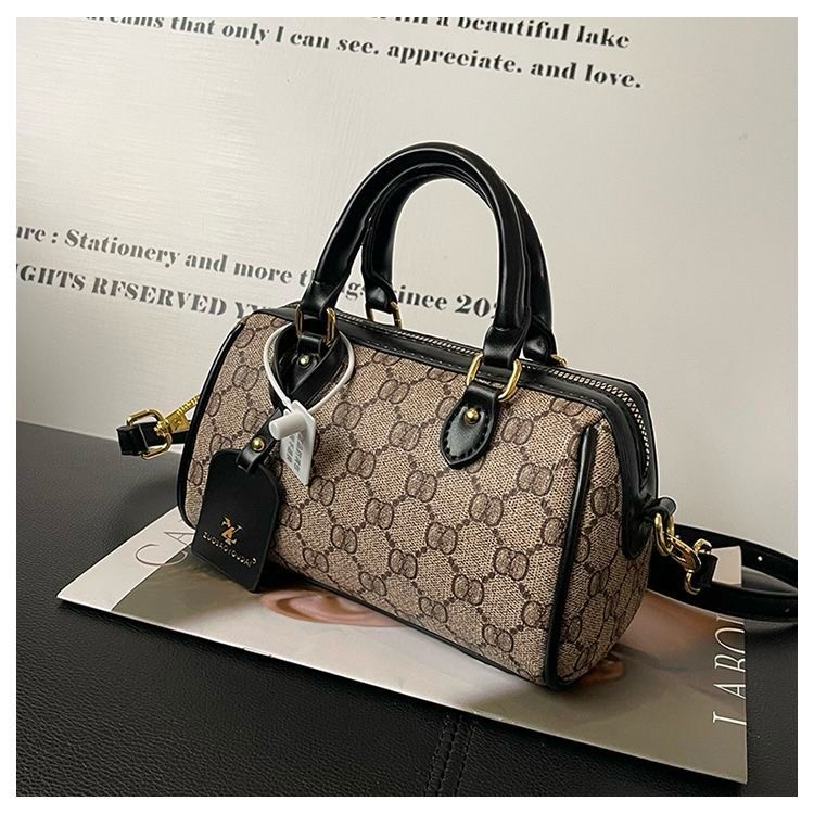 کیف دستی زنانه وارداتی طرح مونوگرام کد 8062