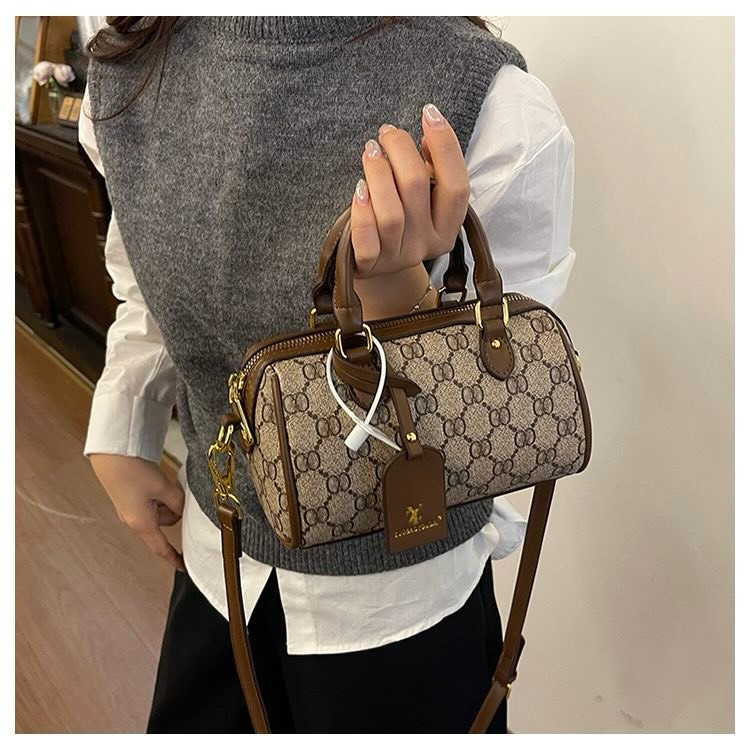 کیف دستی زنانه وارداتی طرح مونوگرام کد 8062